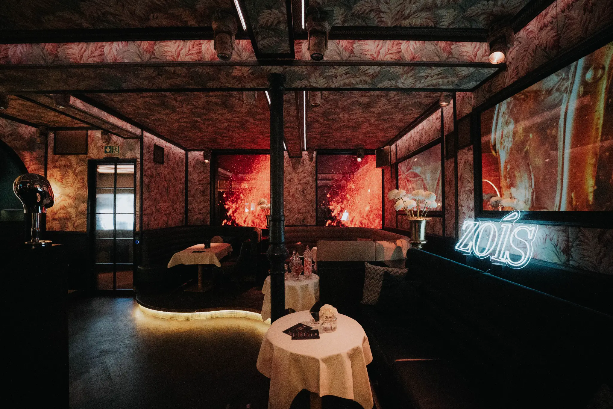 ZOIS Neon Sign – Members Night