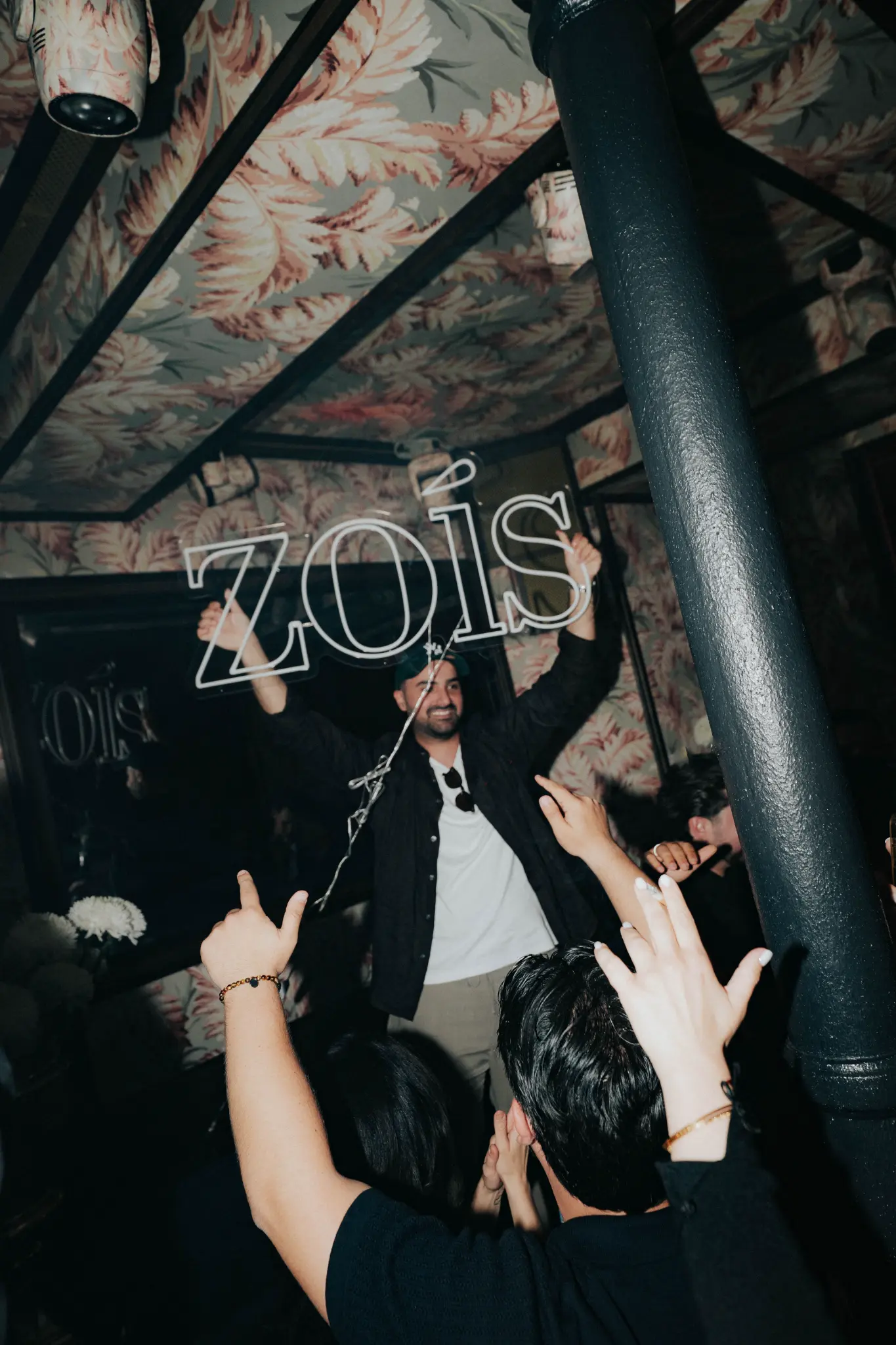 ZOIS Stage Moment
